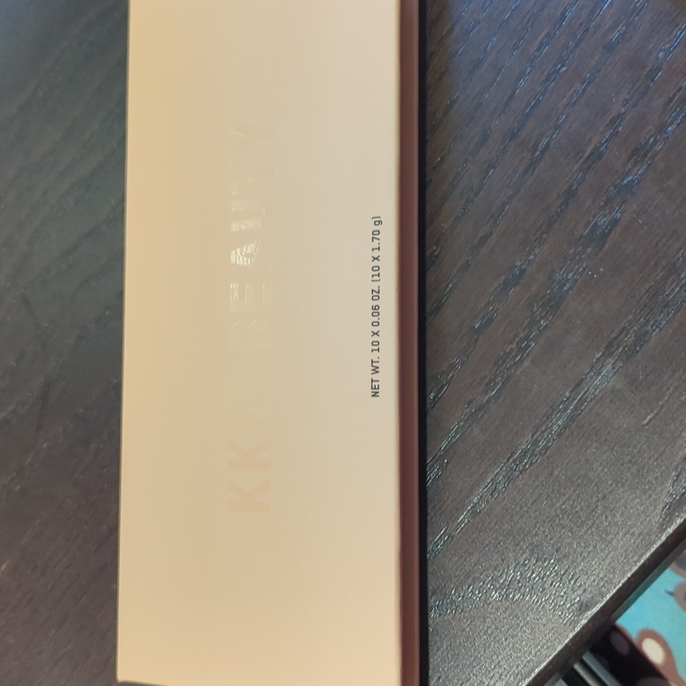 COPY - KKW Beauty Classic eyeshadow palette